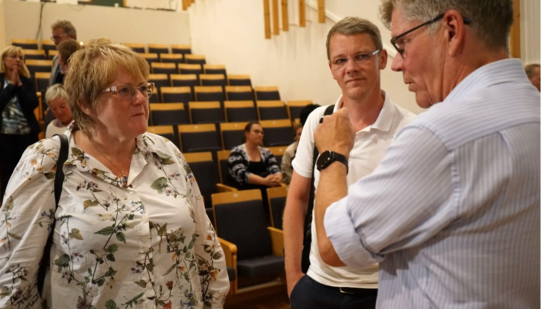 Trine Skei Grande i samtale med rektor Svein Stølen (t.h.) og Erik Bolstad, sjefredaktør i Store norske leksikon | Foto: Sveinung Engeland, Khrono