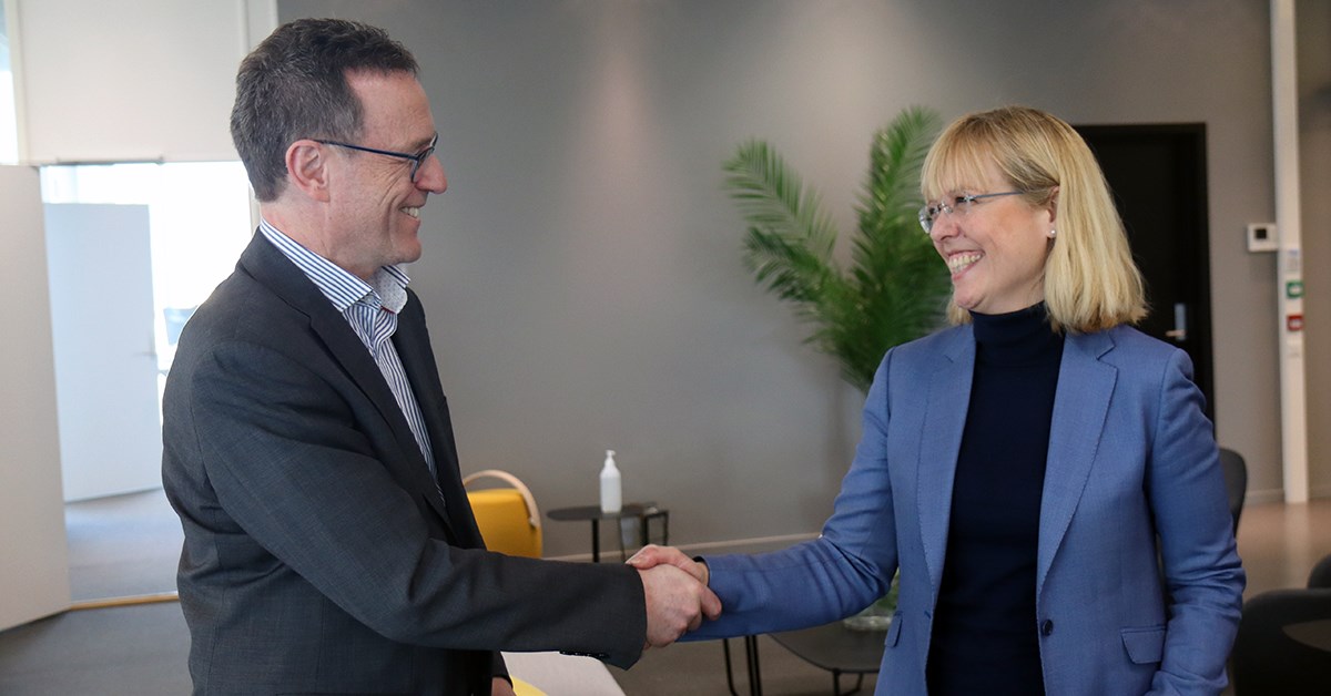 Administrerende direktør i NEK, Leif T. Aanensen, og direktør i Språkrådet, Åse Wetås