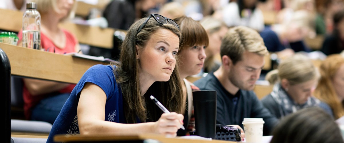 Studenter i auditorium