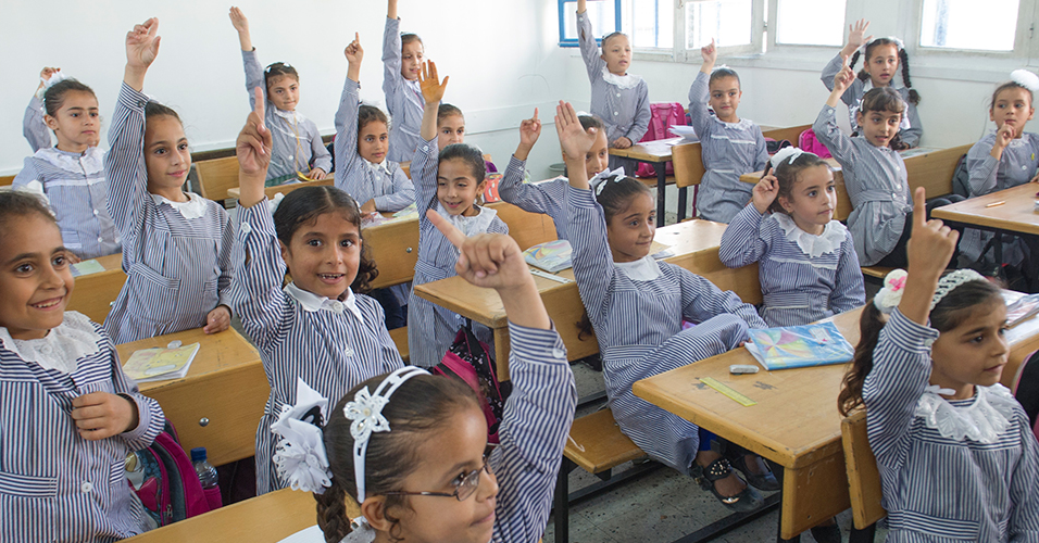 Elevar i eit klasserom i ein flyktningleir i Gaza | Foto: UN Photo/Eskinder Debebe