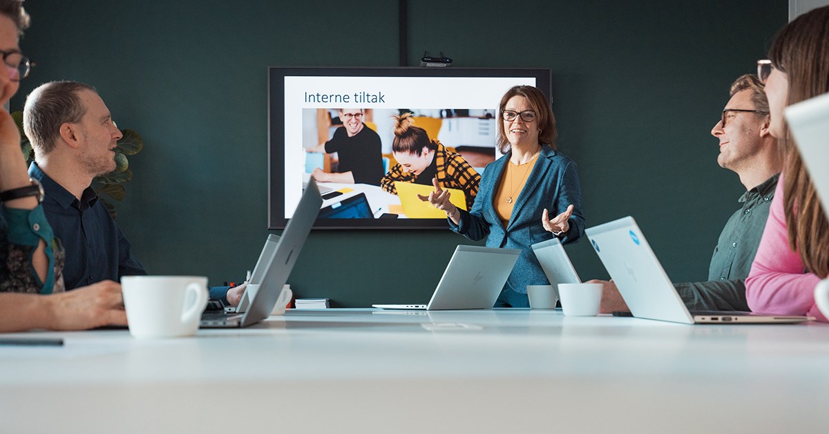 Margrethe Kvarenes foran presentasjon (Oda Hveem)